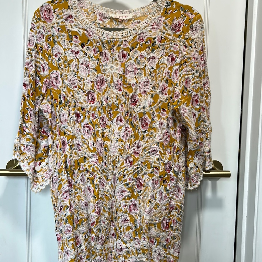 Solitaire Boho embroidered top